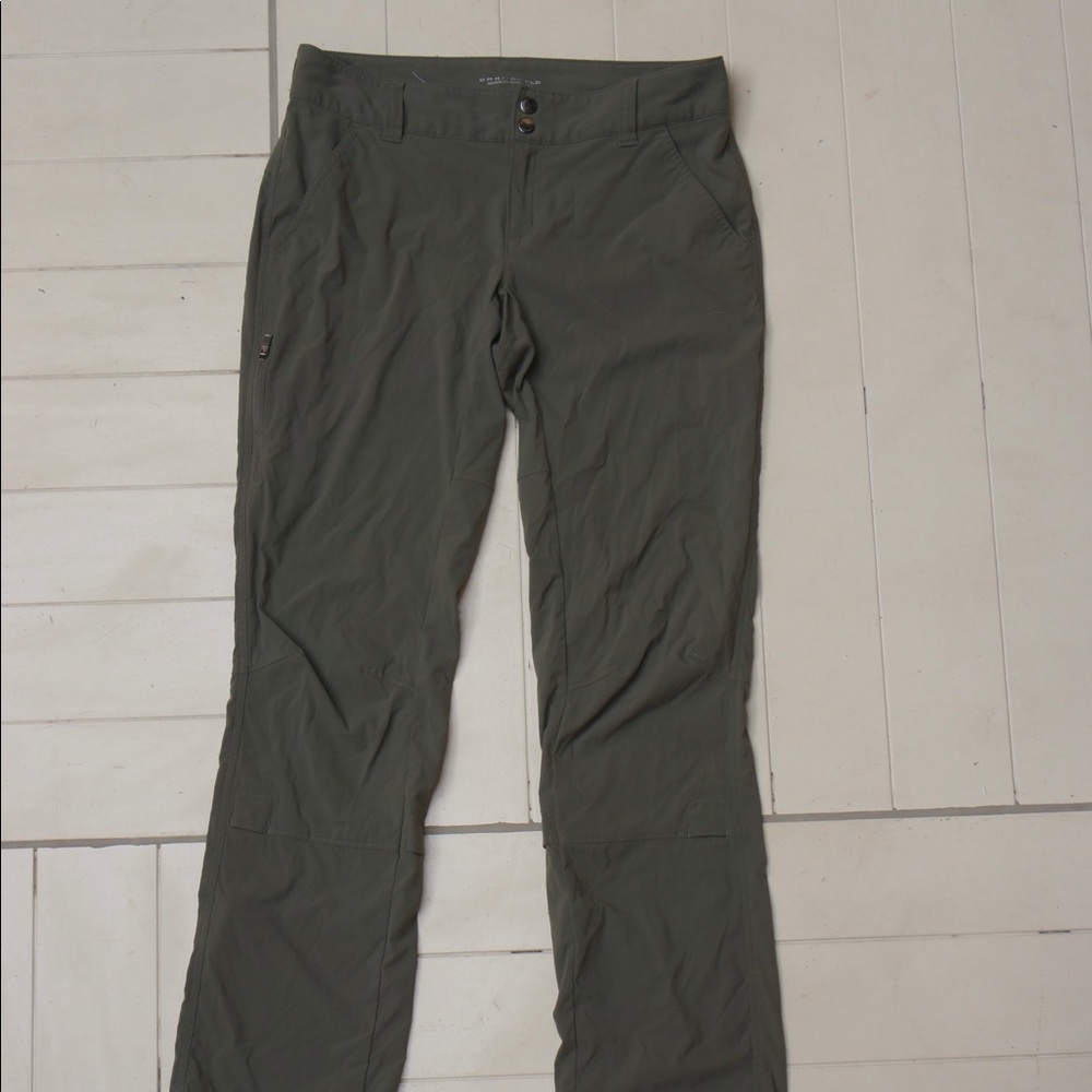 Columbia size 6 Omni Shield Green Cargo Pants
